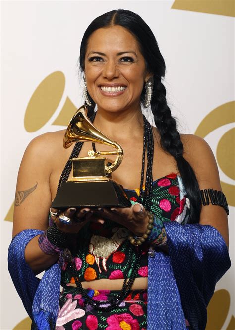 Lila Downs .